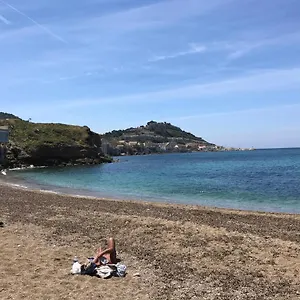 https://le-cabanon-bleu-sur-la-plage.fr-provencehotel.com